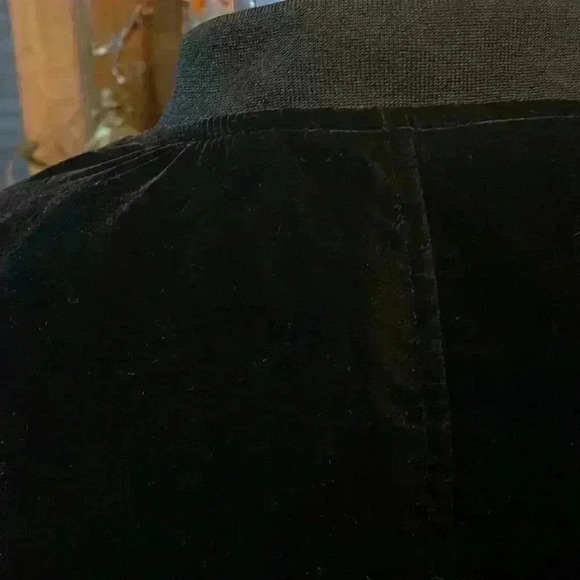 Anna, a new approach women’s extra large velvet like zip up jacket. - Picture 6 of 12